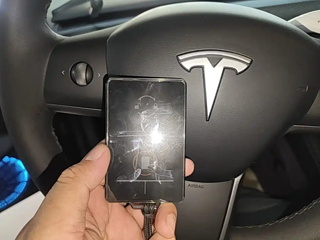 Tesla Model 3 — фото 9