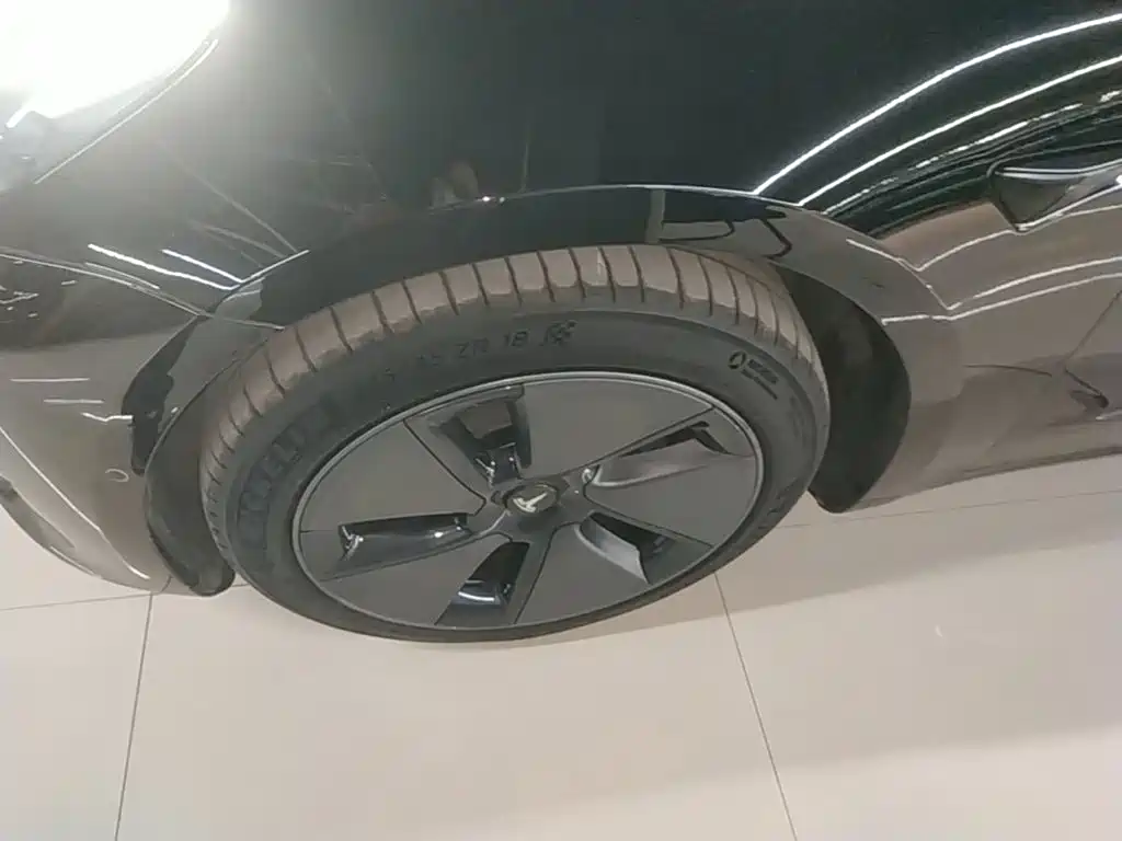 Tesla Model 3 — фото 23