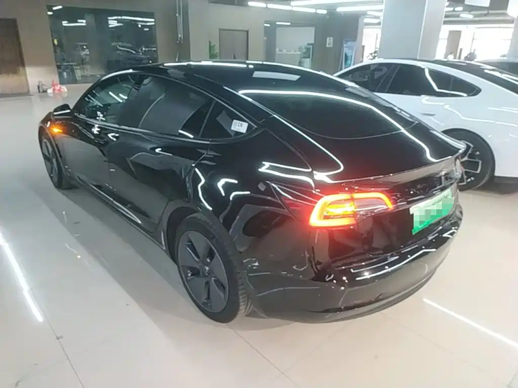 Tesla Model 3 — фото 5
