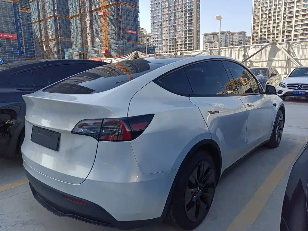Tesla Model Y — фото 4