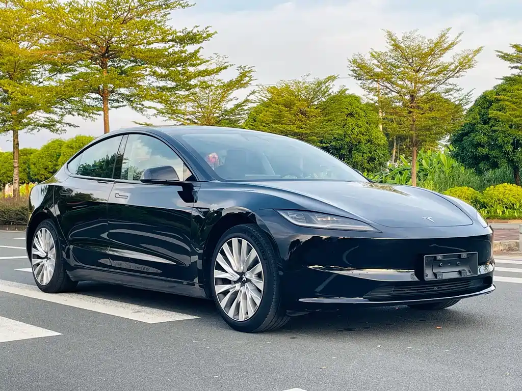Tesla Model 3 — фото 3