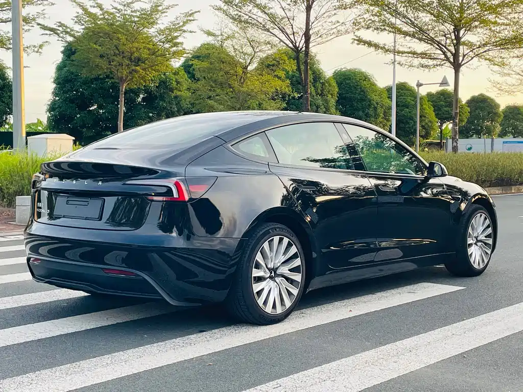 Tesla Model 3 — фото 5