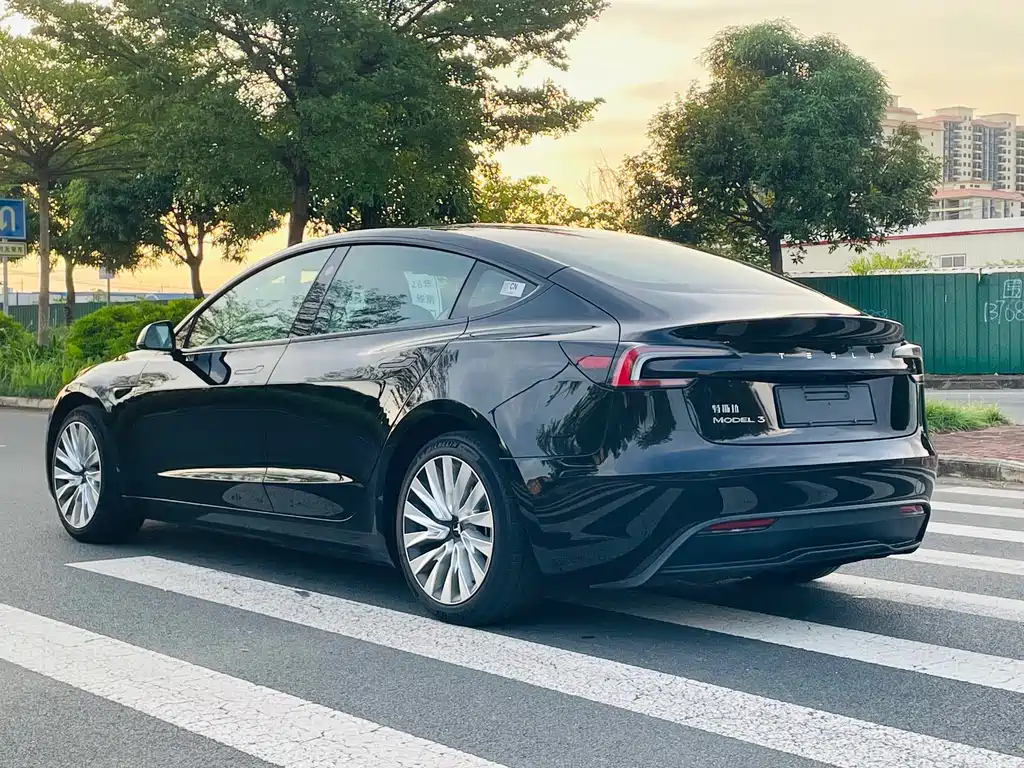 Tesla Model 3 — фото 7