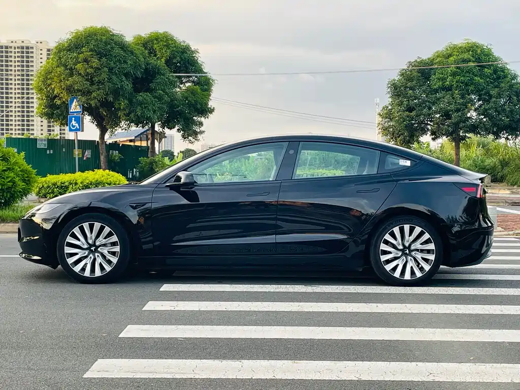 Tesla Model 3 — фото 8