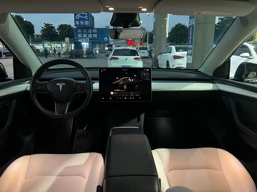 Tesla Model Y — фото 7