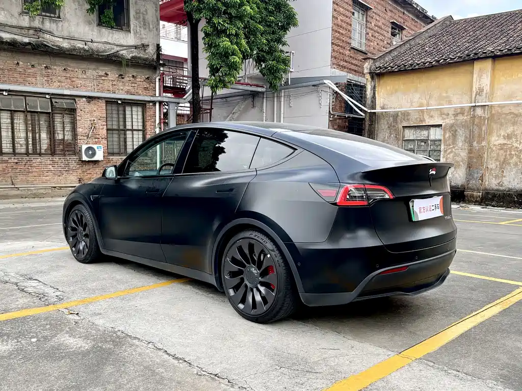 Tesla Model Y — фото 4
