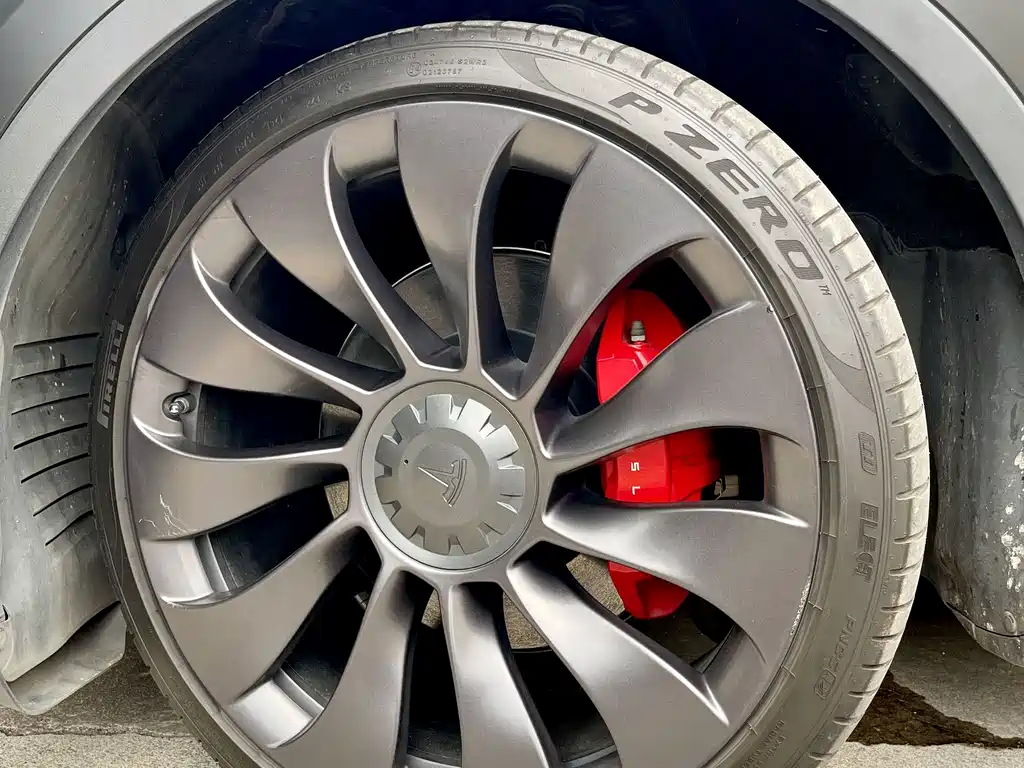Tesla Model Y — фото 8