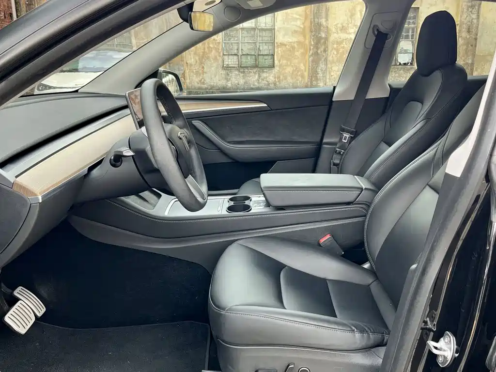 Tesla Model Y — фото 9