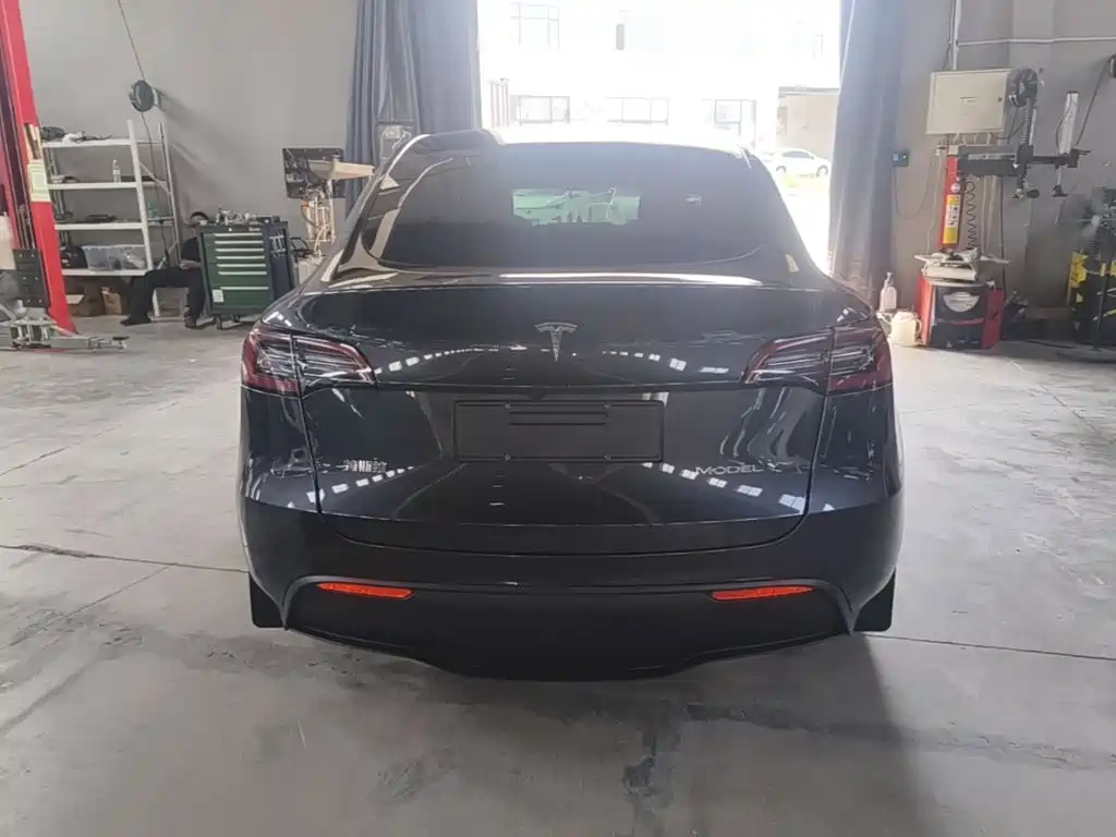 Tesla Model Y — фото 4