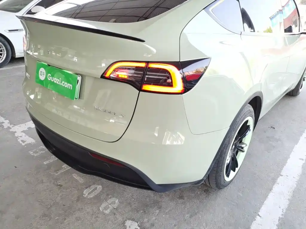 Tesla Model Y — фото 8