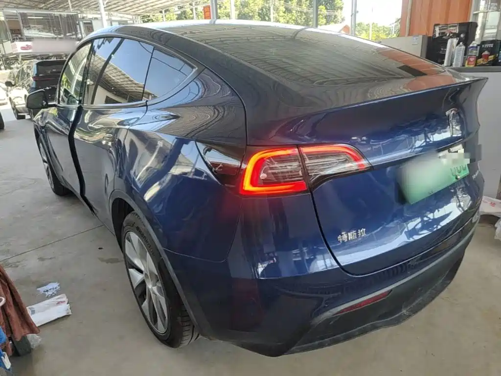 Tesla Model Y — фото 5
