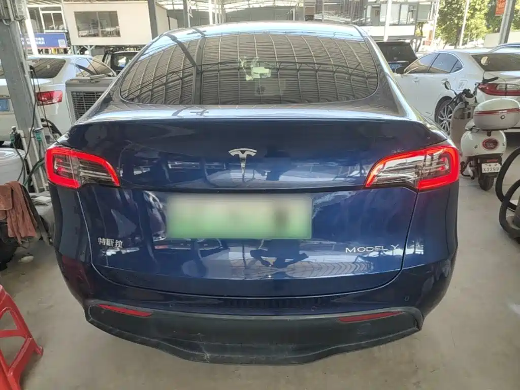 Tesla Model Y — фото 6
