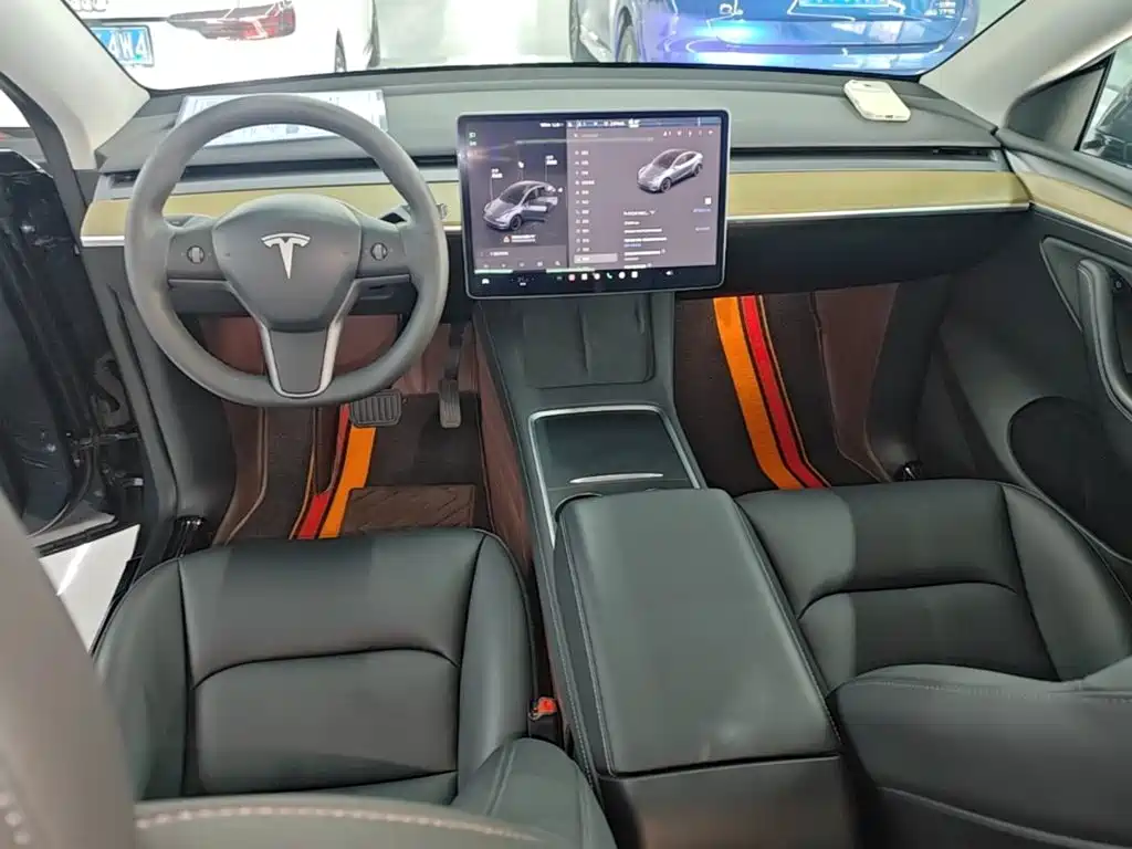 Tesla Model Y — фото 6