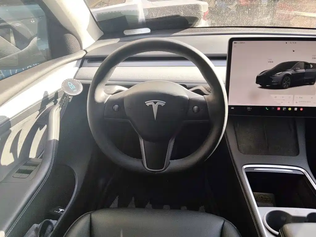 Tesla Model Y — фото 6