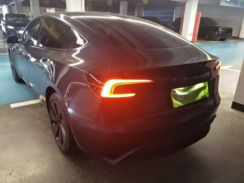 Tesla Model 3 — фото 5