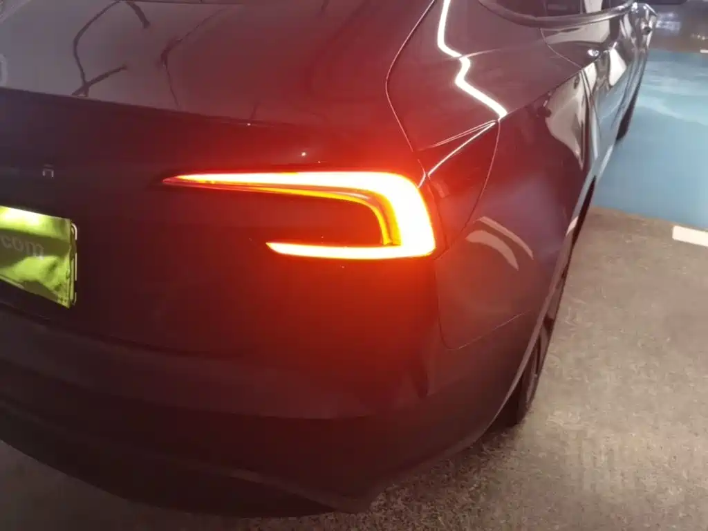 Tesla Model 3 — фото 8