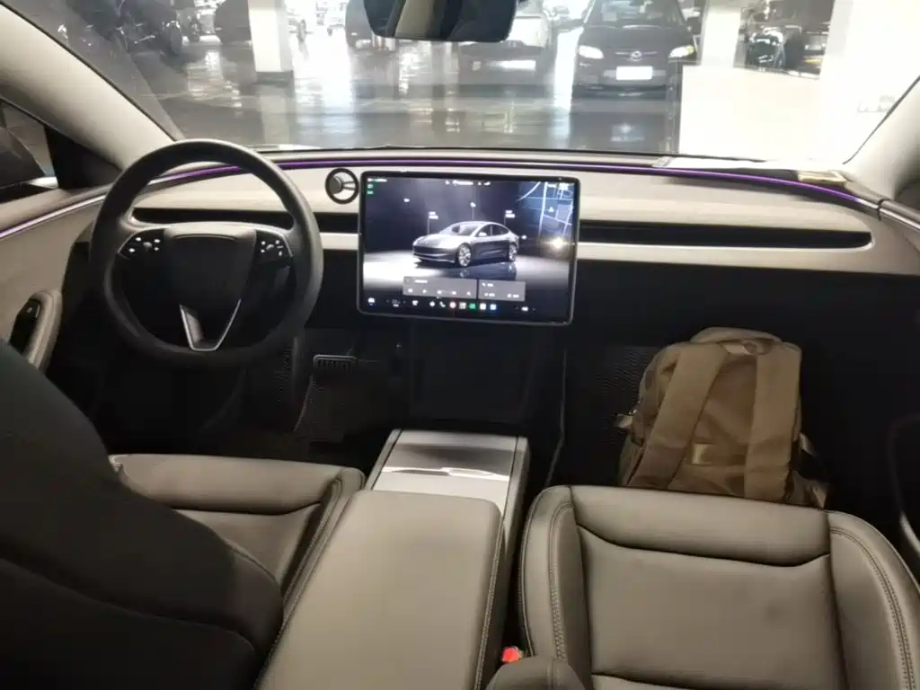 Tesla Model 3 — фото 10