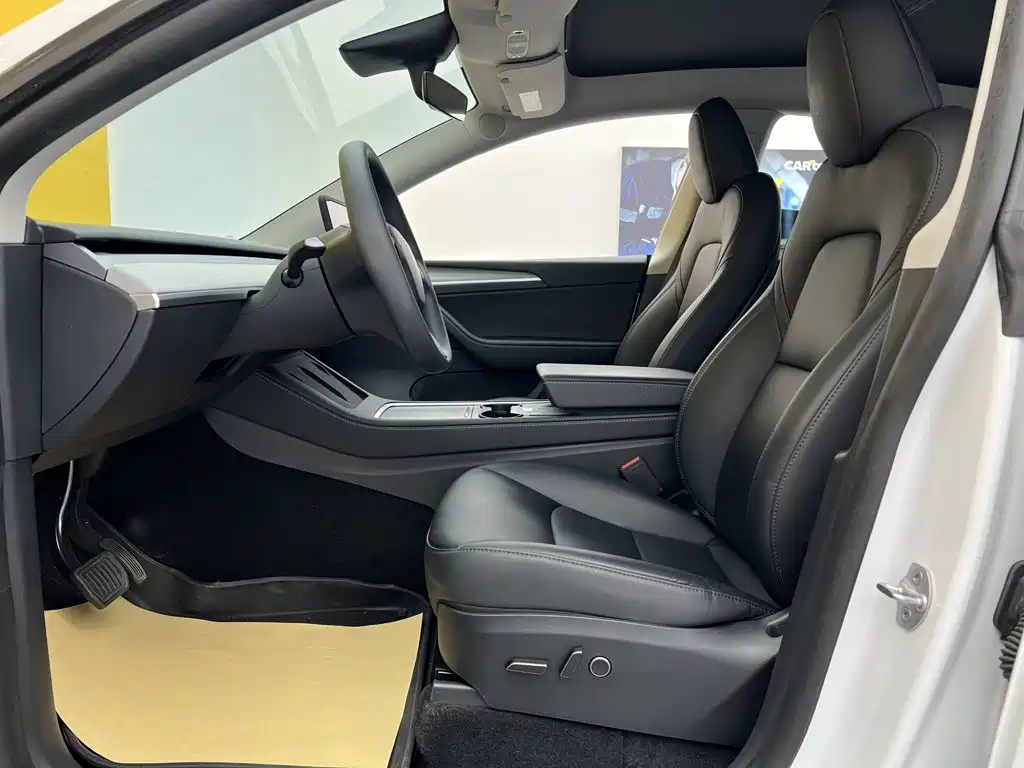 Tesla Model Y — фото 17