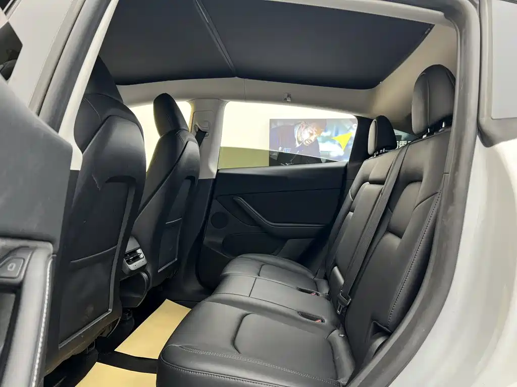 Tesla Model Y — фото 33