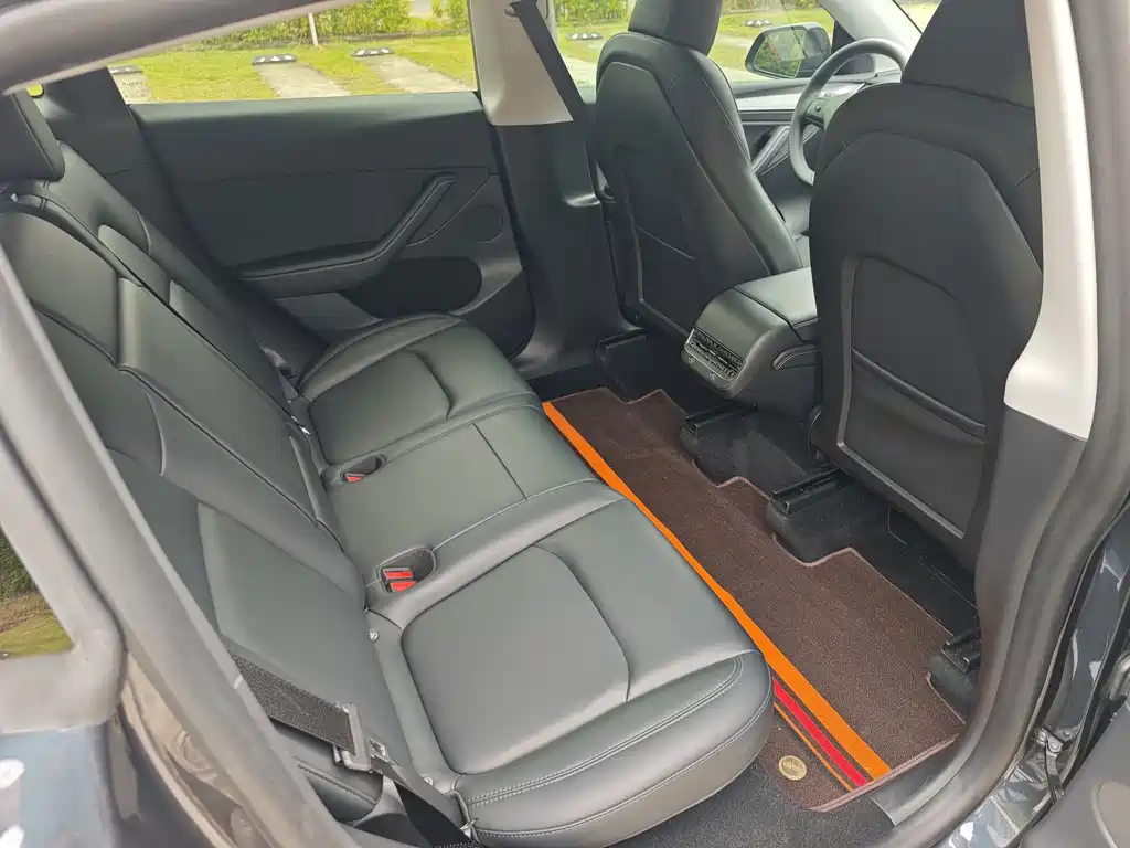 Tesla Model Y — фото 20