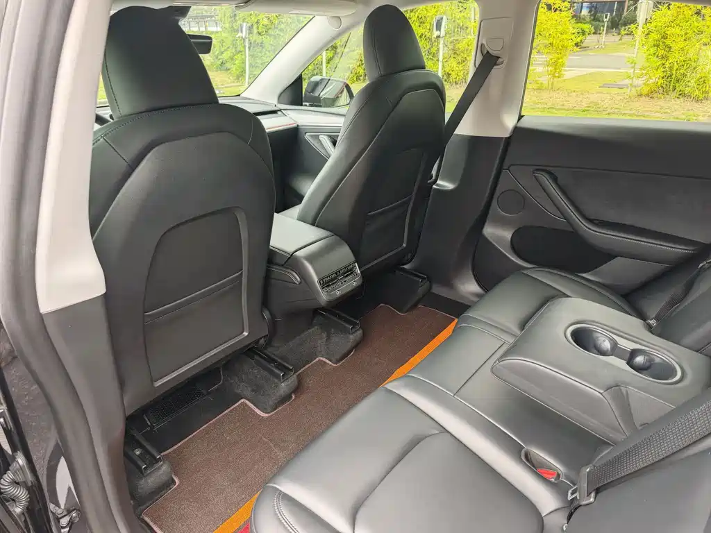 Tesla Model Y — фото 24