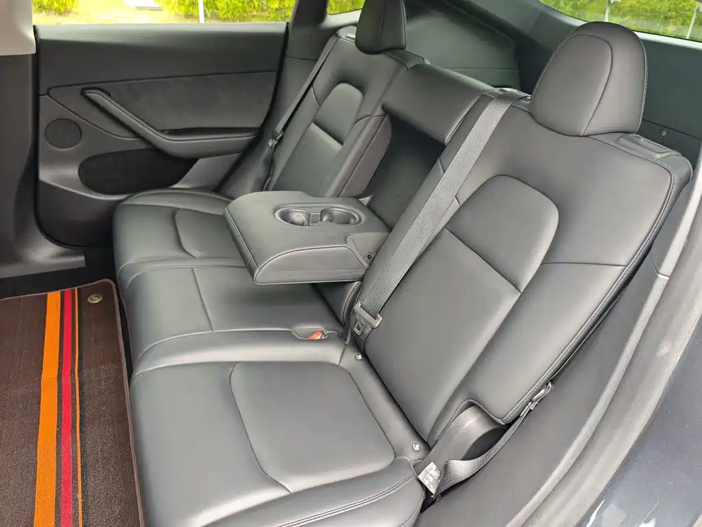 Tesla Model Y — фото 25