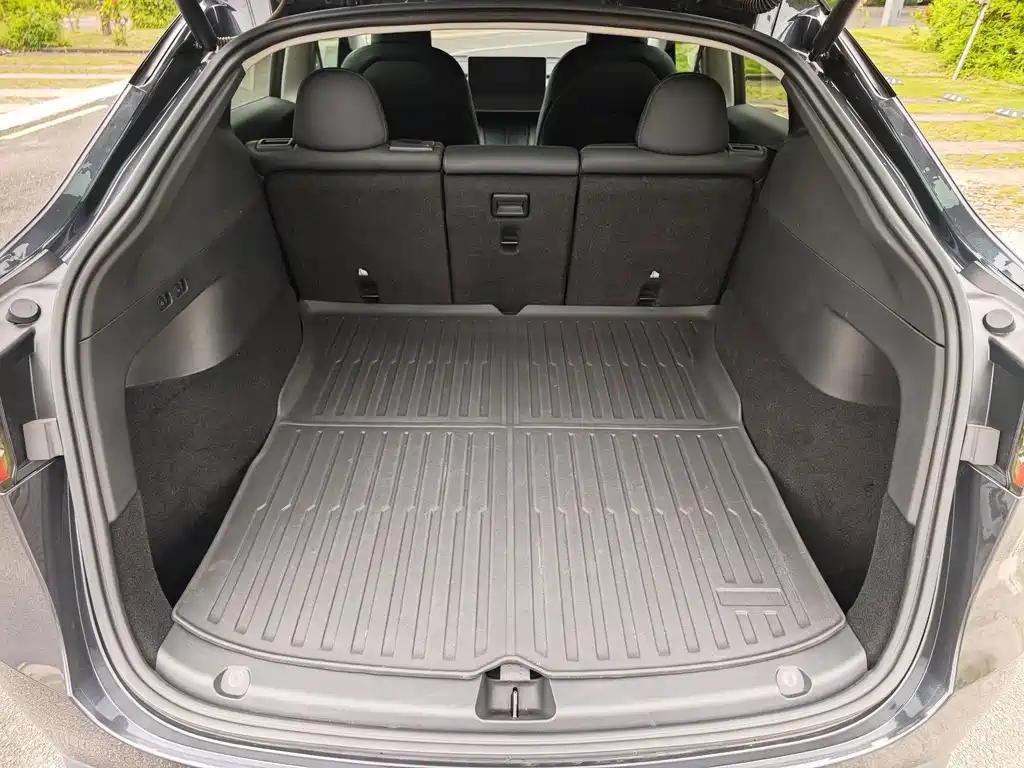 Tesla Model Y — фото 26