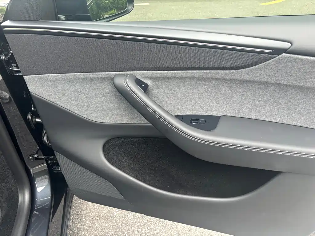 Tesla Model Y — фото 13