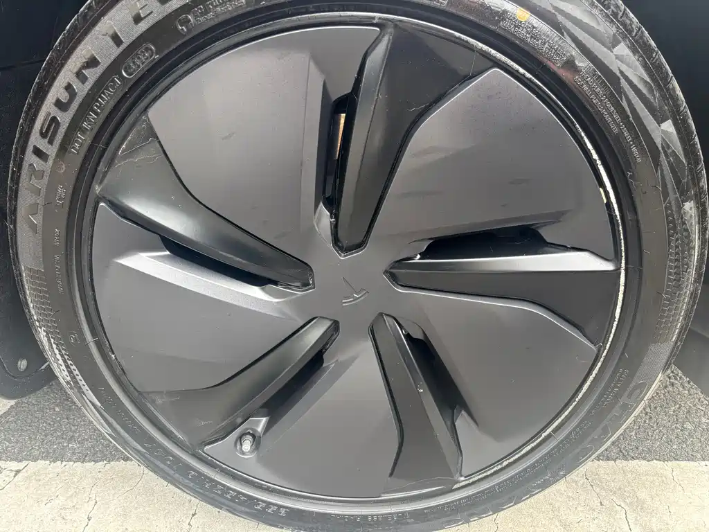 Tesla Model Y — фото 14