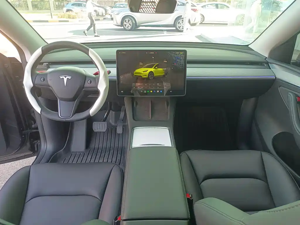 Tesla Model Y — фото 6