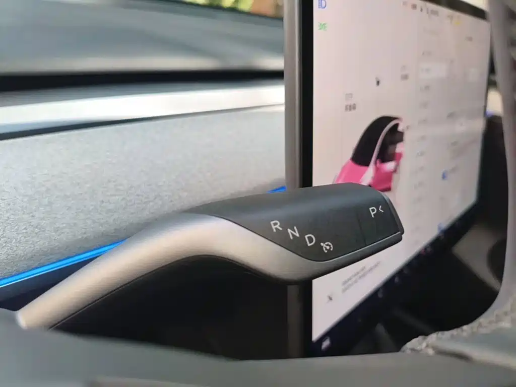 Tesla Model Y — фото 14