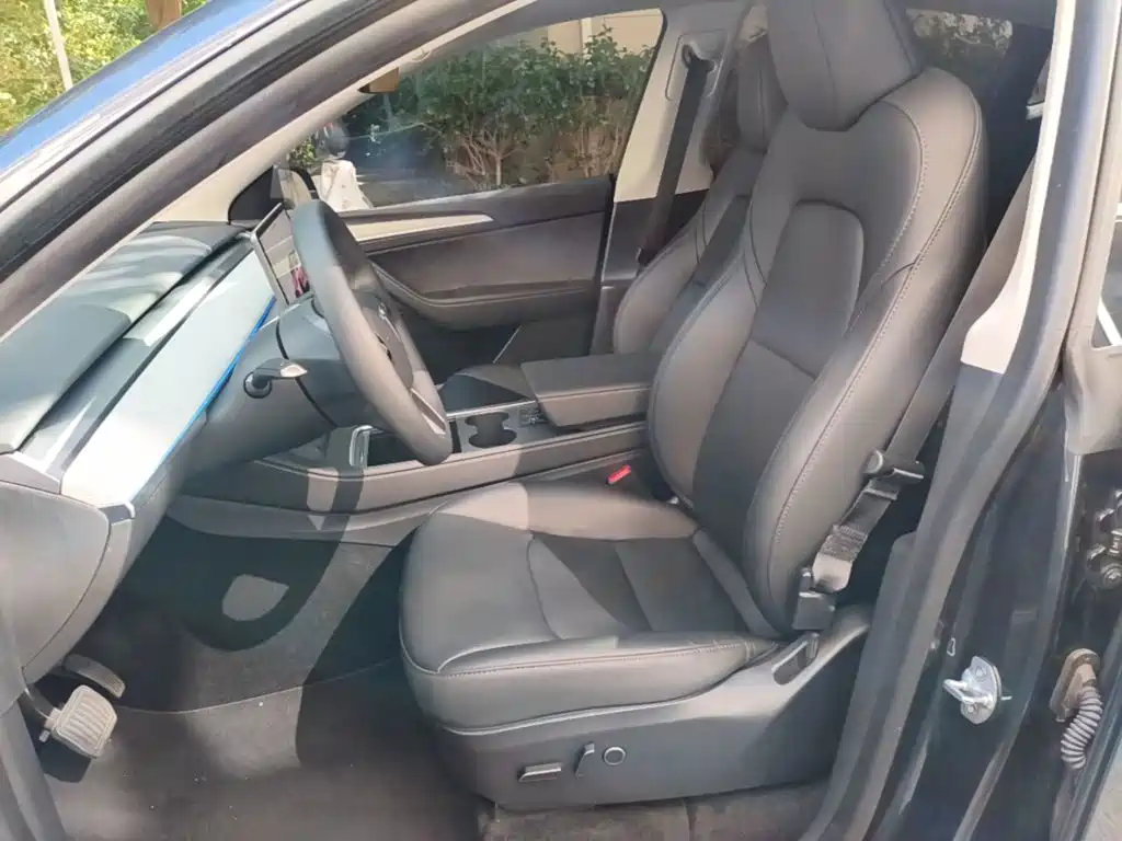 Tesla Model Y — фото 15
