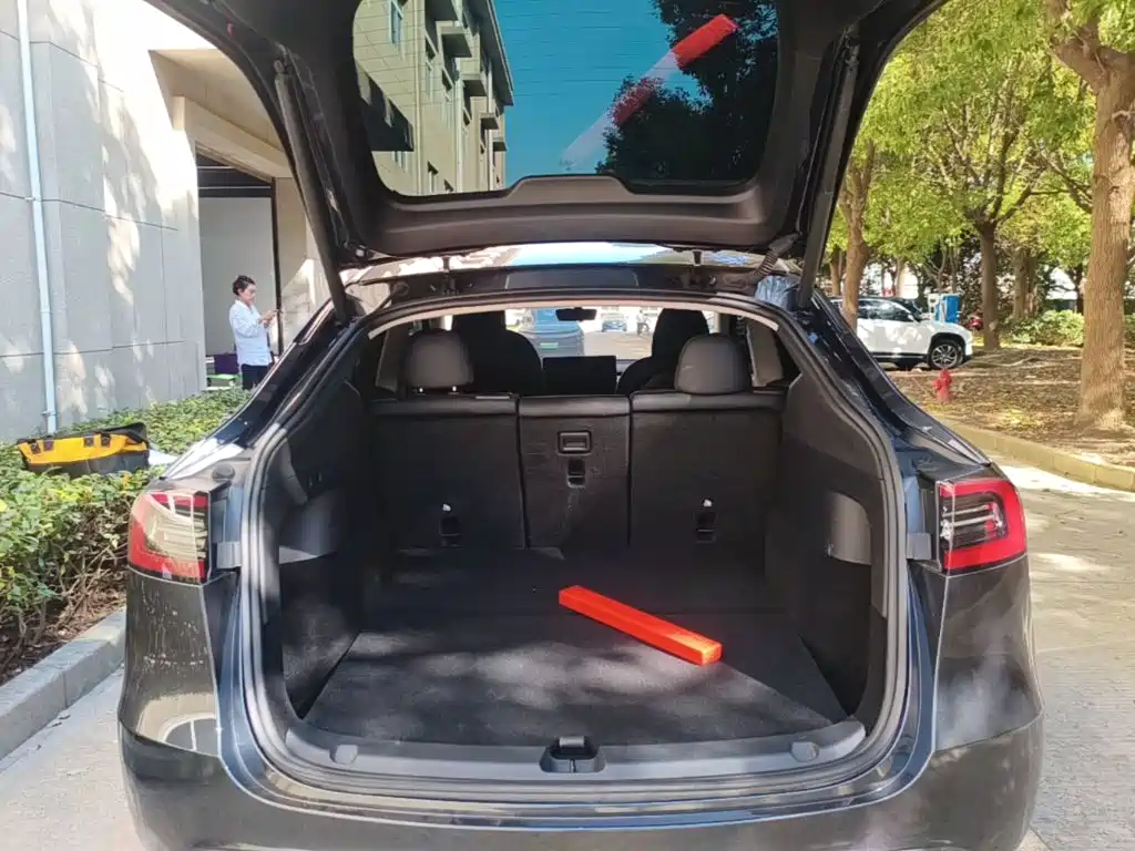 Tesla Model Y — фото 19