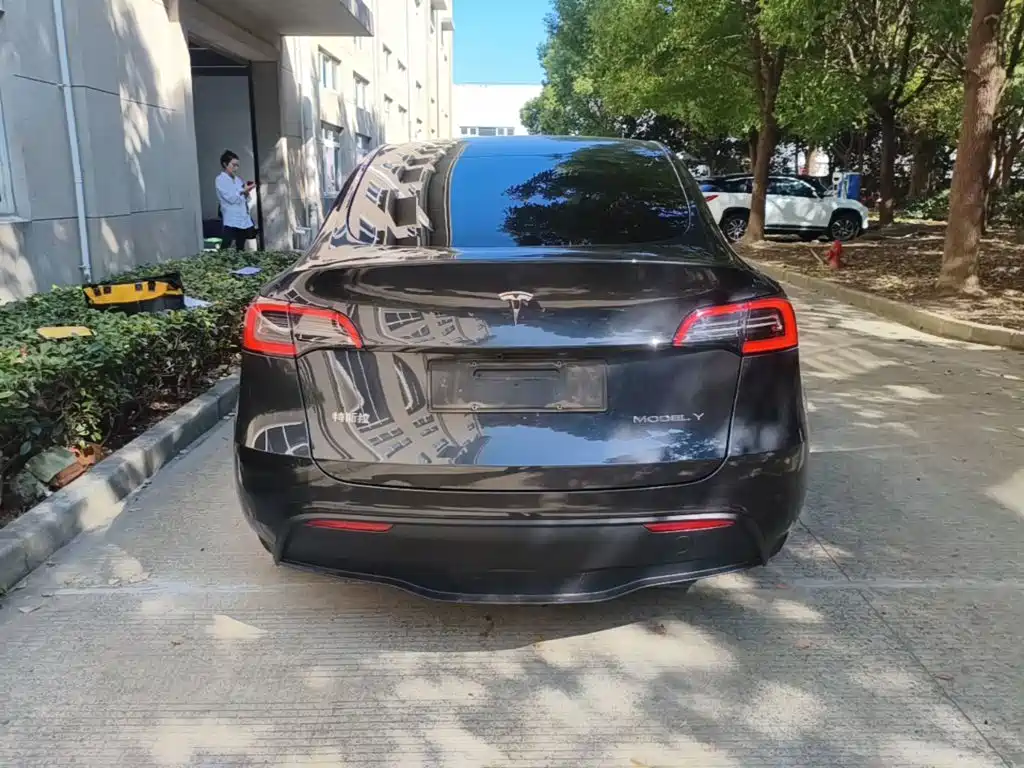 Tesla Model Y — фото 6