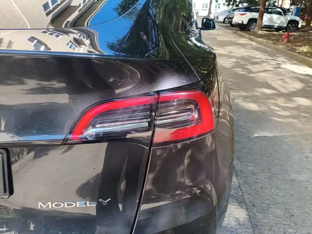 Tesla Model Y — фото 8