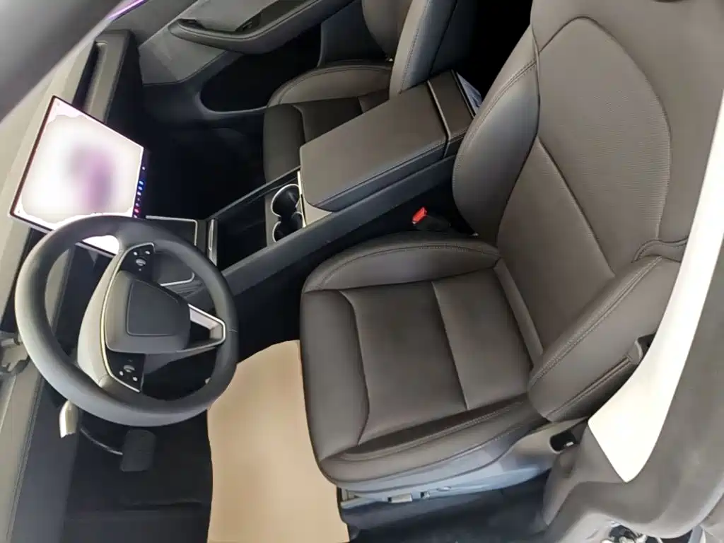 Tesla Model Y — фото 15