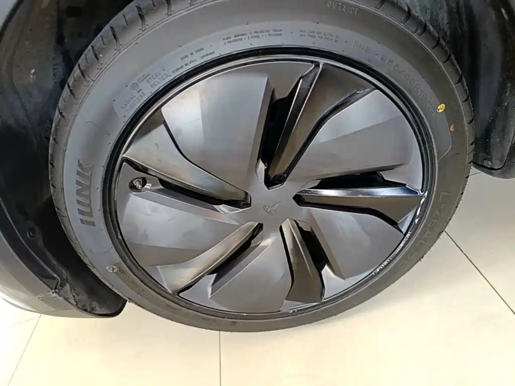 Tesla Model Y — фото 23
