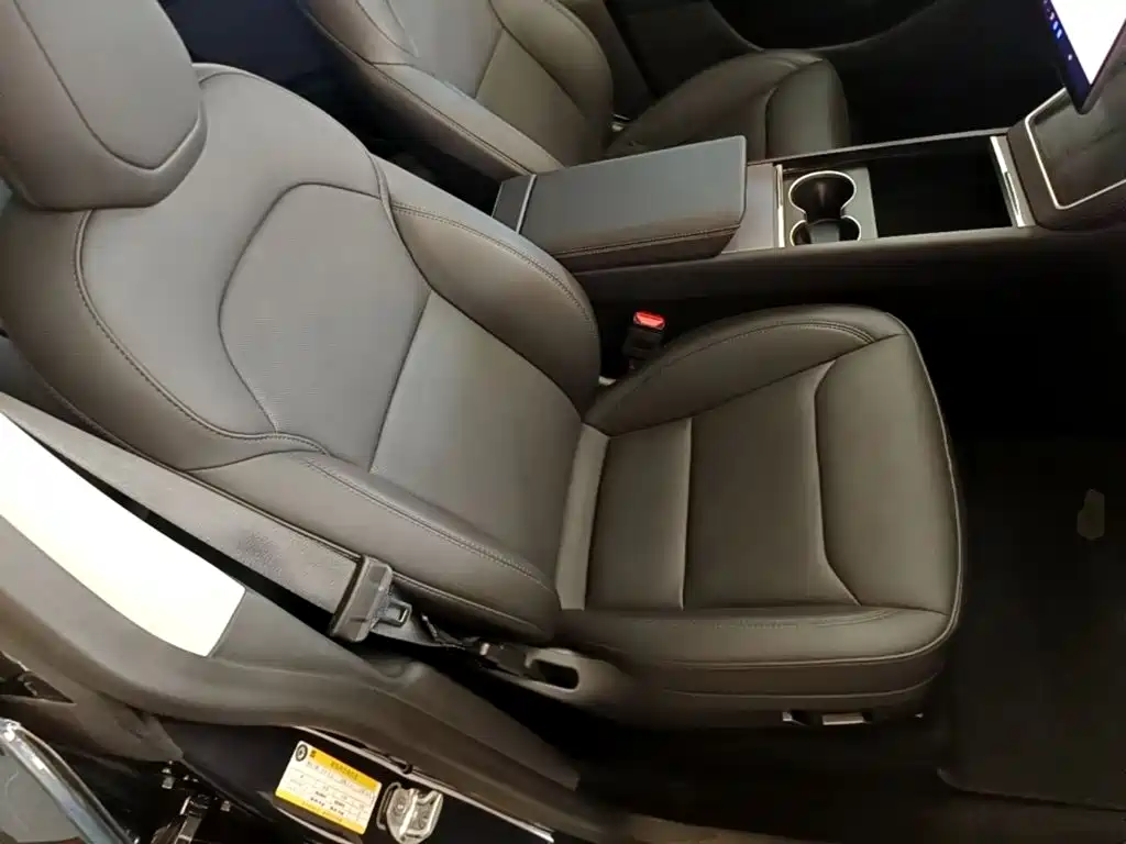 Tesla Model Y — фото 25