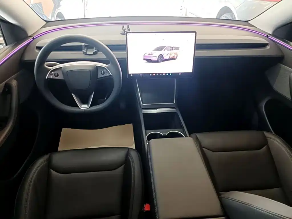Tesla Model Y — фото 10