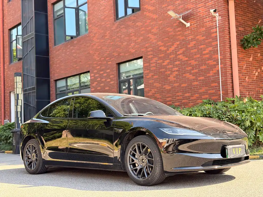 Tesla Model 3 — фото 3