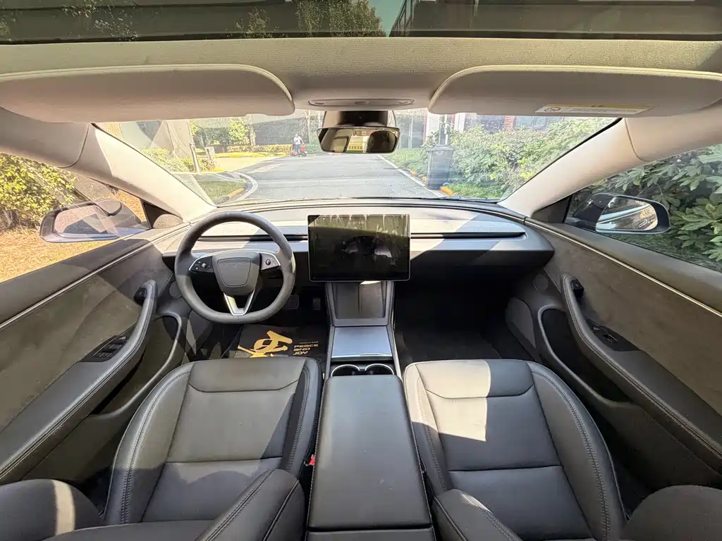 Tesla Model 3 — фото 4