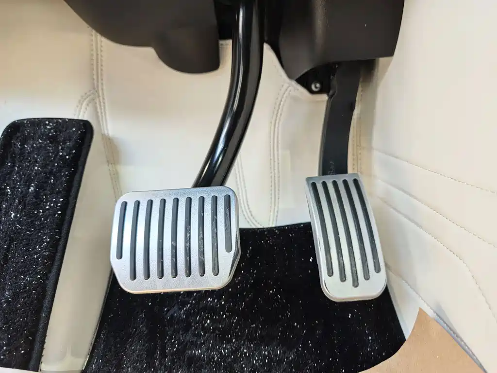 Tesla Model Y — фото 14