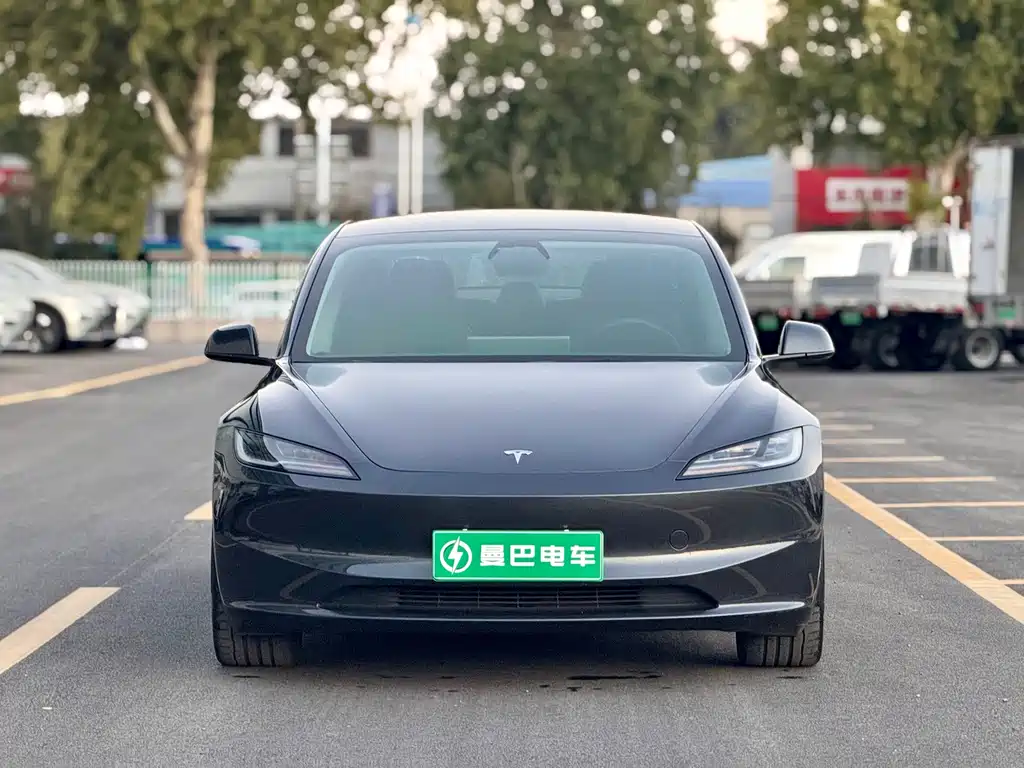 Tesla Model 3 — фото 4
