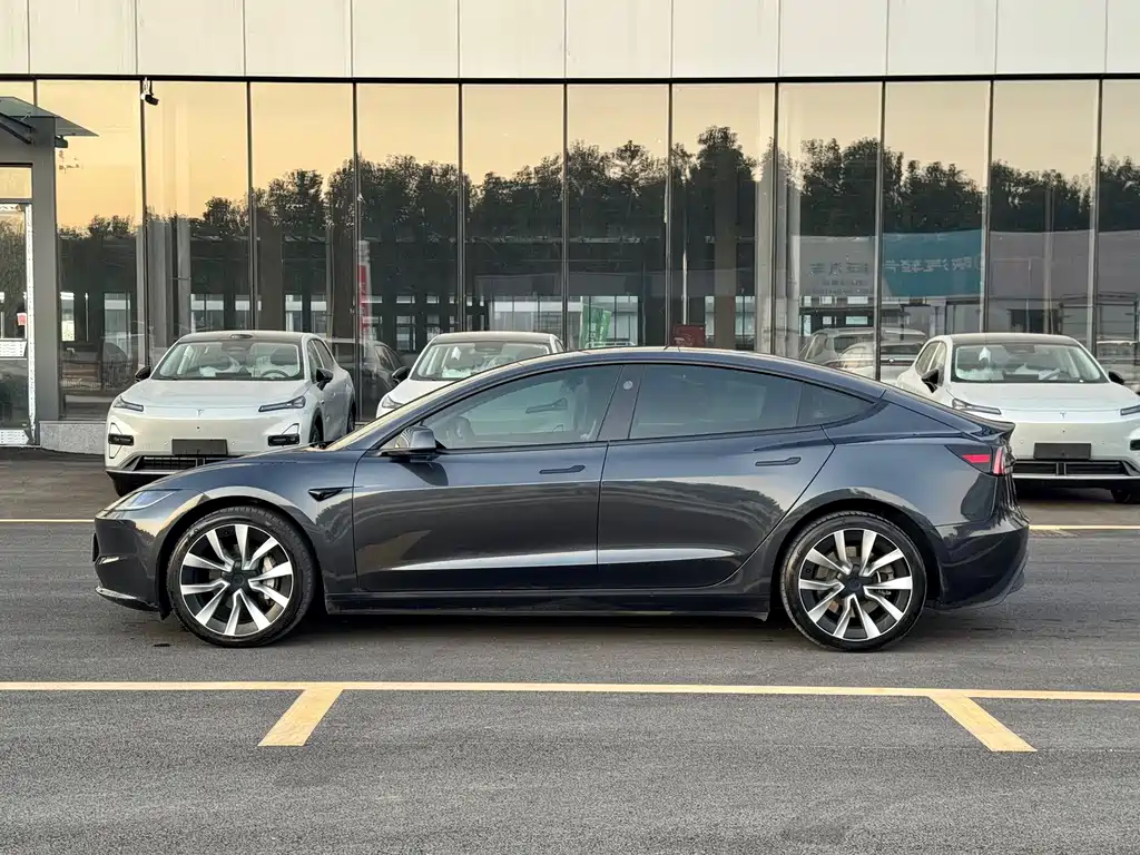 Tesla Model 3 — фото 6