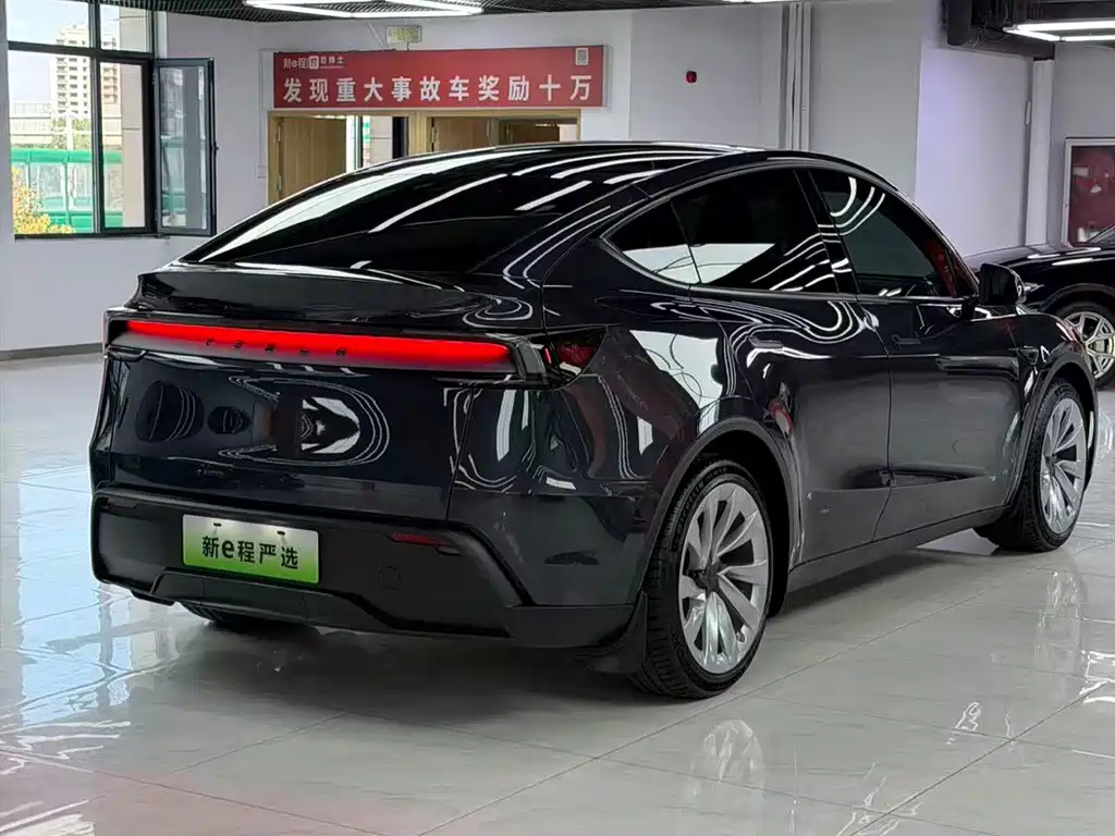 Tesla Model Y — фото 6
