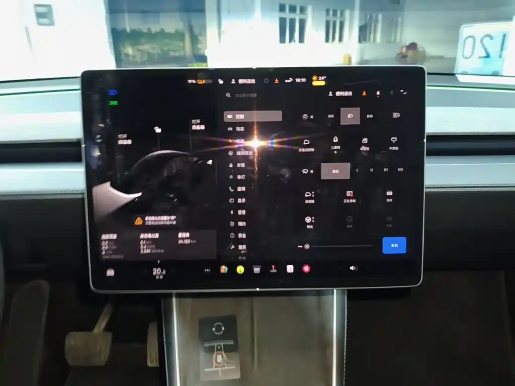 Tesla Model Y — фото 13