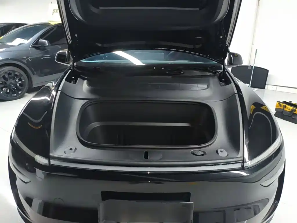 Tesla Model Y — фото 20