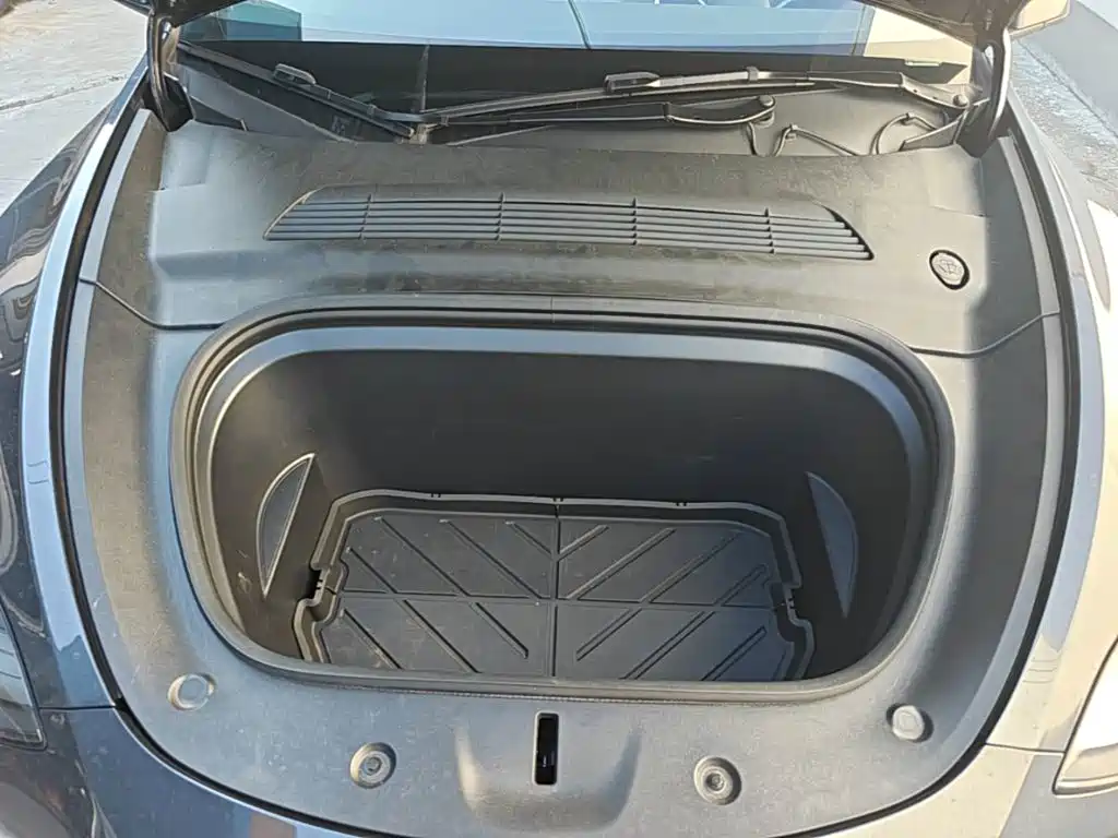 Tesla Model Y — фото 25