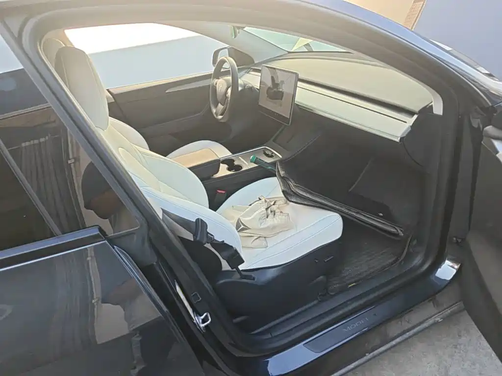 Tesla Model Y — фото 9