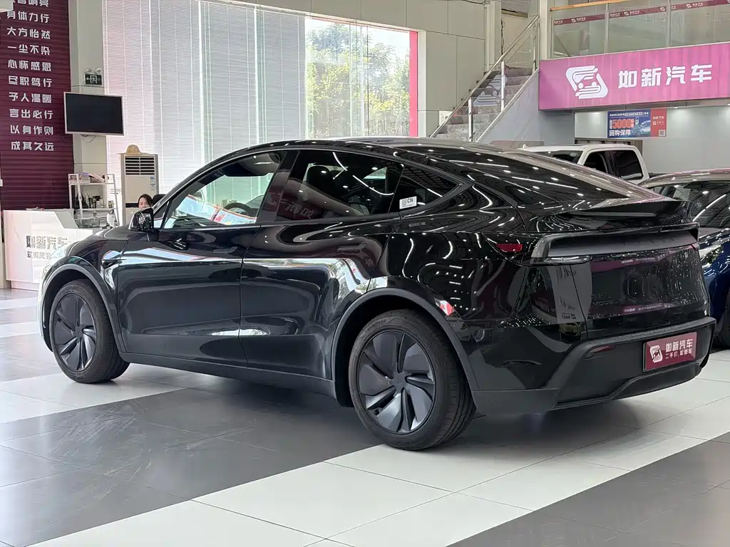 Tesla Model Y — фото 8